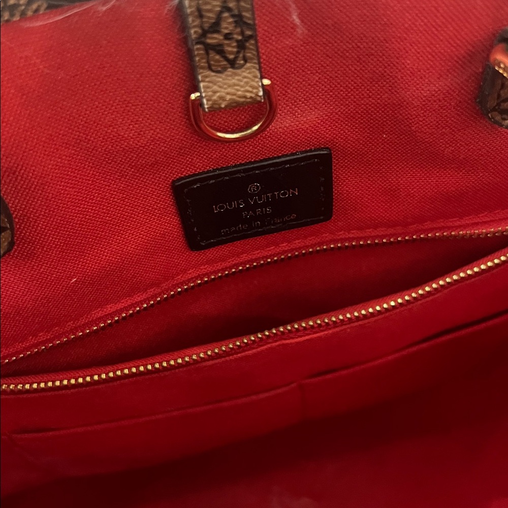 Louis Vuitton Onthego Bag - Picture 6 of 11